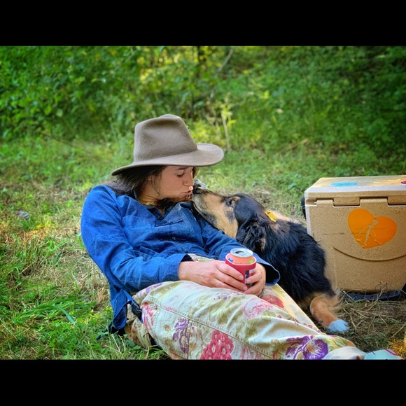 Meet your Posher, Tessa - Picture 1 of 1